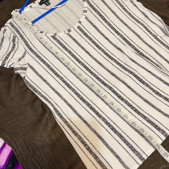 Le Chateau short sleeve shirt - Picture 7 of 7